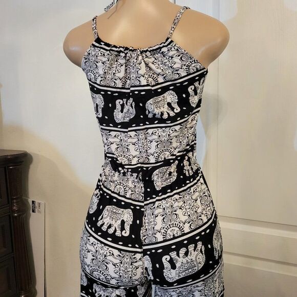 BLACK/WHITE CASUAL ROMPER - Picture 1 of 13